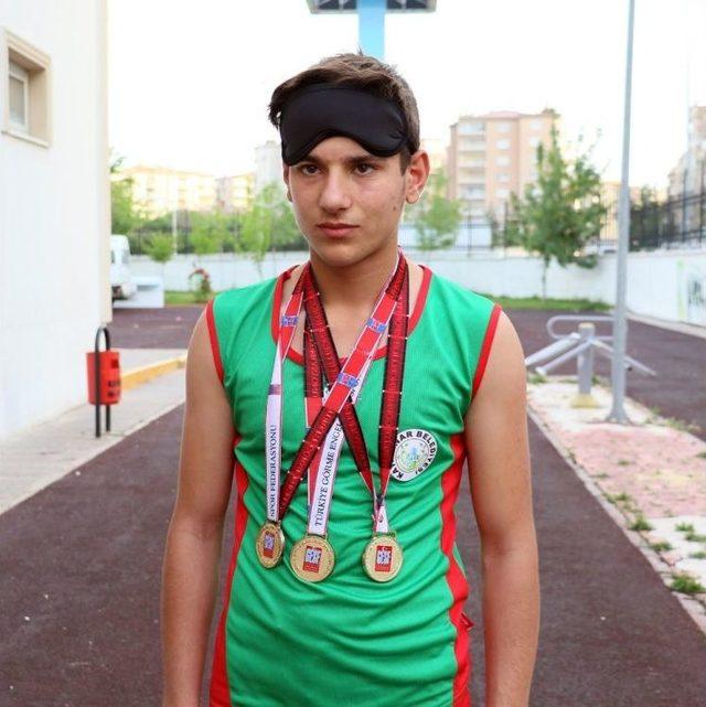 (özel Haber) İki Ay Önce Başladığı Atletizmde 3 Altın Madalya Aldı