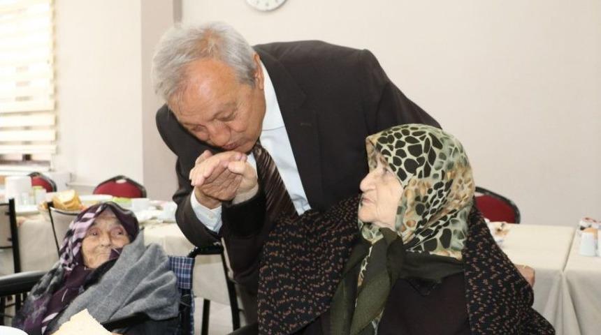 Başkan Semerci Yaşlılarla Bir Araya Geldi