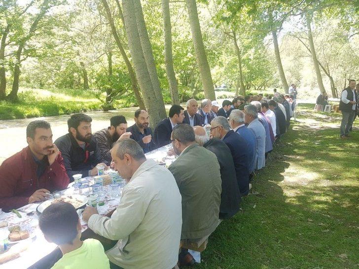 Çat Dede, Yad Edildi G4