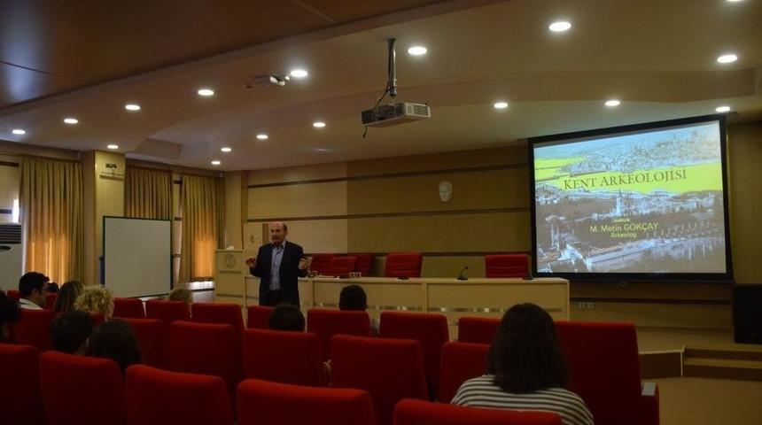 Anadolu &Uuml;niversitesinde &ldquo;kent Arkeolojisi&rdquo; Konuşuldu