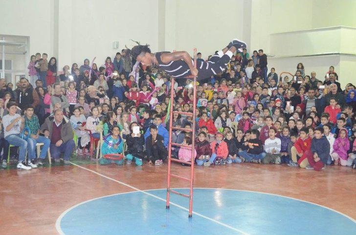 Vali Sonel’in Jesti, Çocuklardan Büyük İlgi Görüyor G2