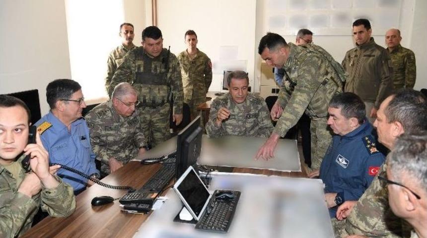 Genelkurmay Başkanı Akar Derecik, Şemdinli Ve Y&uuml;ksekova&rsquo;da İncelemede Bulundu