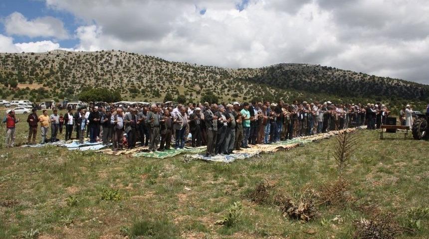 Derbent&rsquo;te &Ccedil;ift&ccedil;i Yağmur Duasına &Ccedil;ıktı