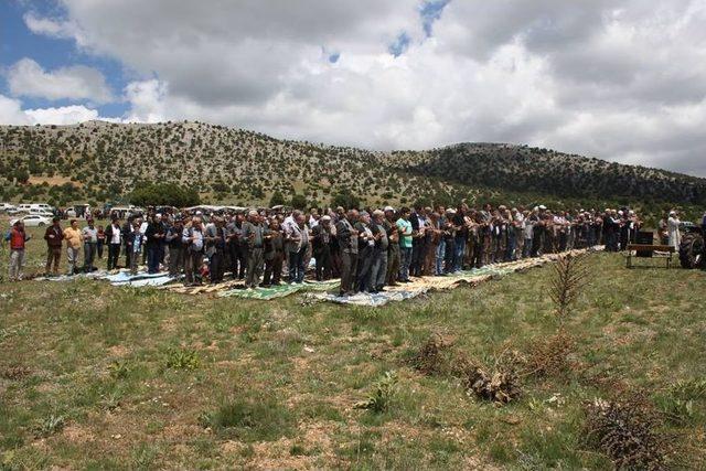 Derbent’te Çiftçi Yağmur Duasına Çıktı