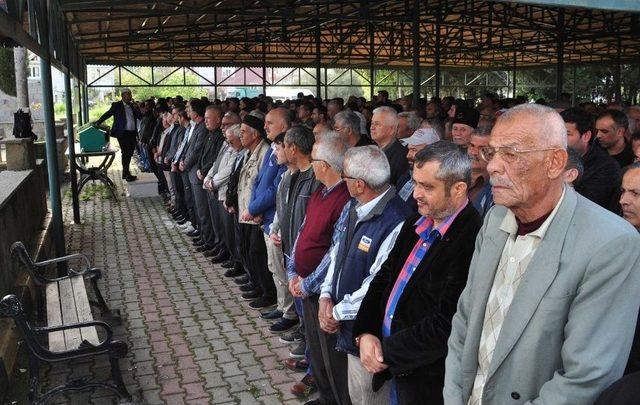 İzinsiz Kazıda Ölen Kişi Toprağa Verildi