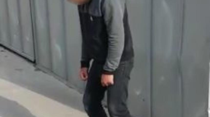 Uyuşturucu Madde Kullanan Gen&ccedil; Heykele D&ouml;nd&uuml;