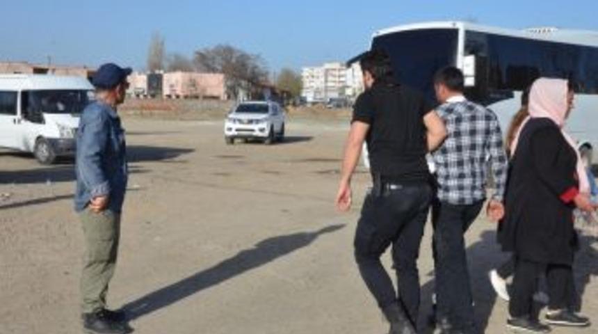 Batman&rsquo;da Nevruz Etkinliği Sonrası Gerginlik: 20 G&ouml;zaltı