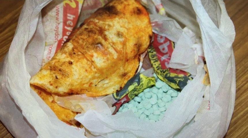 Lahmacun Arasında Uyuşturucu Ele Ge&ccedil;irildi