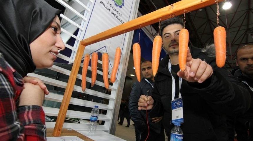 M&uuml;zik &Ccedil;alan Havu&ccedil;lar Bilişim Fuarı&rsquo;nda