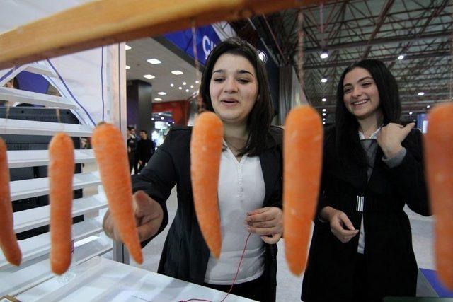 M&uuml;zik &Ccedil;alan Havu&ccedil;lar Bilişim Fuarı&rsquo;nda 2