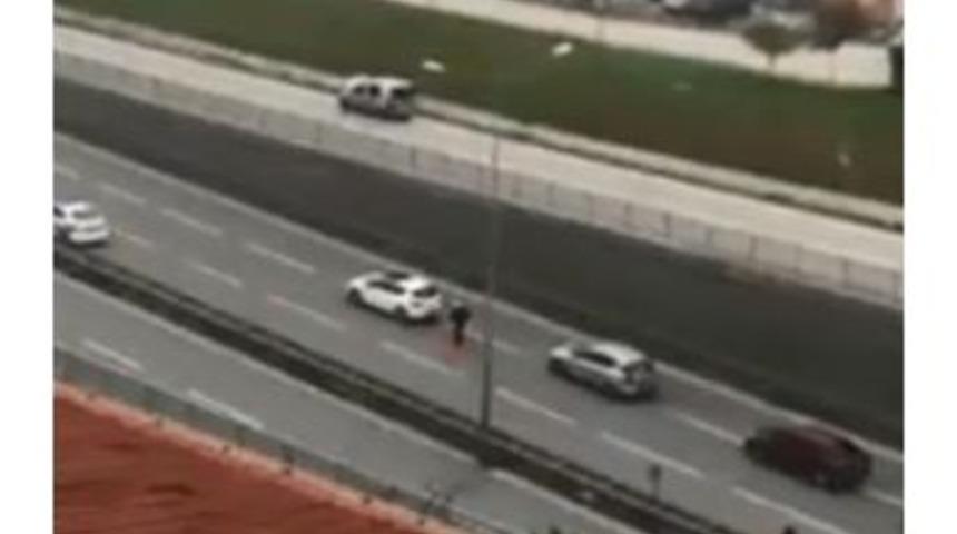 Polisten Alkışlanacak Hareket