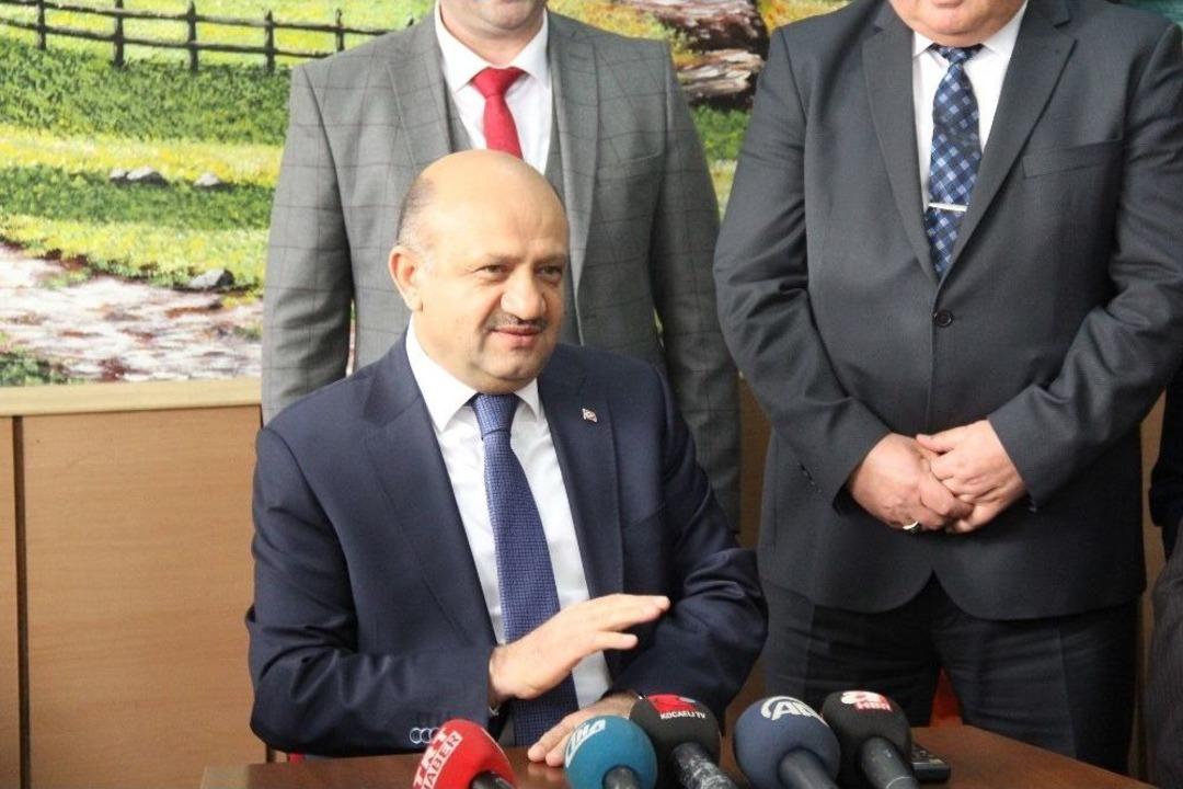 Başbakan Yardımcısı Işık, &Ouml;ğretmenler G&uuml;n&uuml;nde 34 Yıllık Sırasına Oturdu