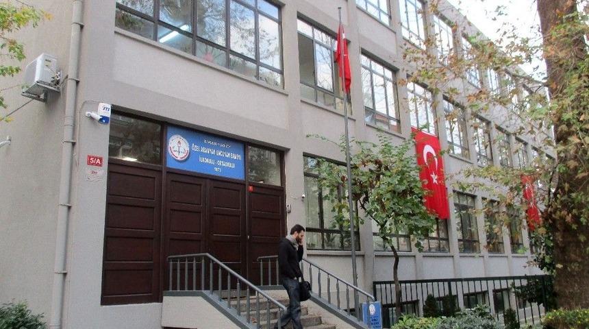 Kadık&ouml;y&rsquo;de Ermeni İlk&ouml;ğretim Okulu&rsquo;nun Bek&ccedil;isi &Ouml;l&uuml; Bulundu