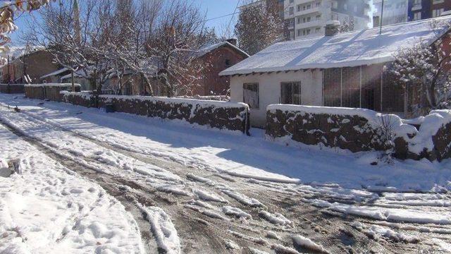 Bitlis’te 51 Köy Yolu Ulaşıma Kapandı