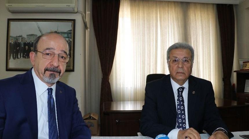 25 Yıldır Yoksul Ailelerine Yardım Ediyorlar