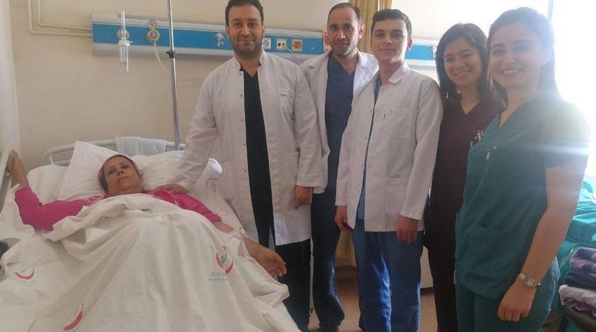 Karnından 4,5 Kiloluk Kitle &Ccedil;ıktı