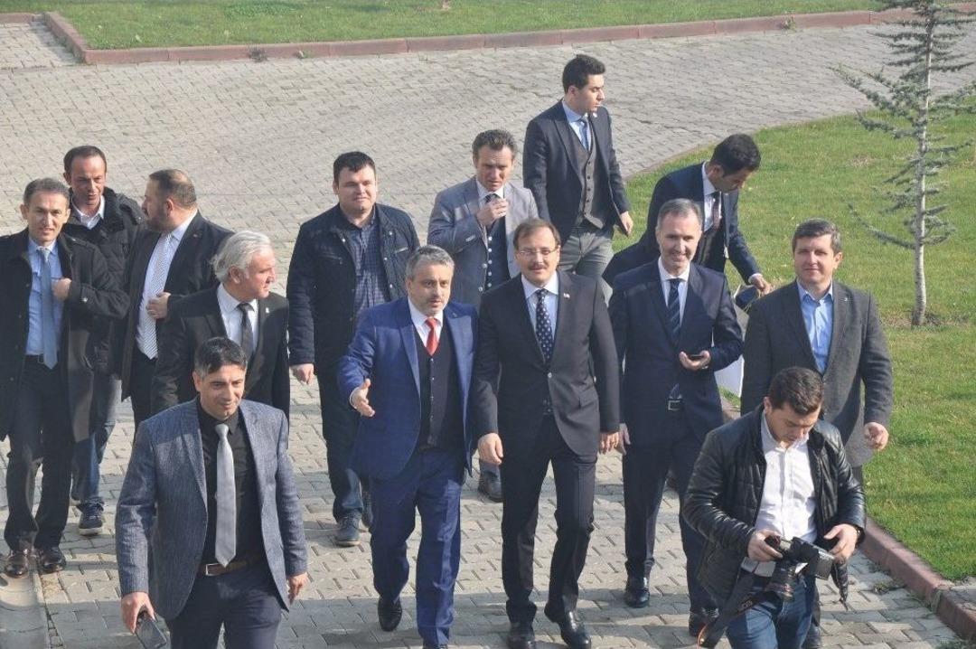 &Ccedil;avuşoğlu&rsquo;ndan Ortaokul &Ouml;ğretmenine Ziyaret