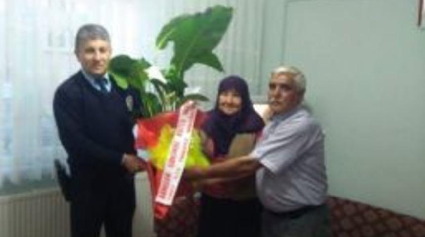 Polisten Anlamlı Ziyaret