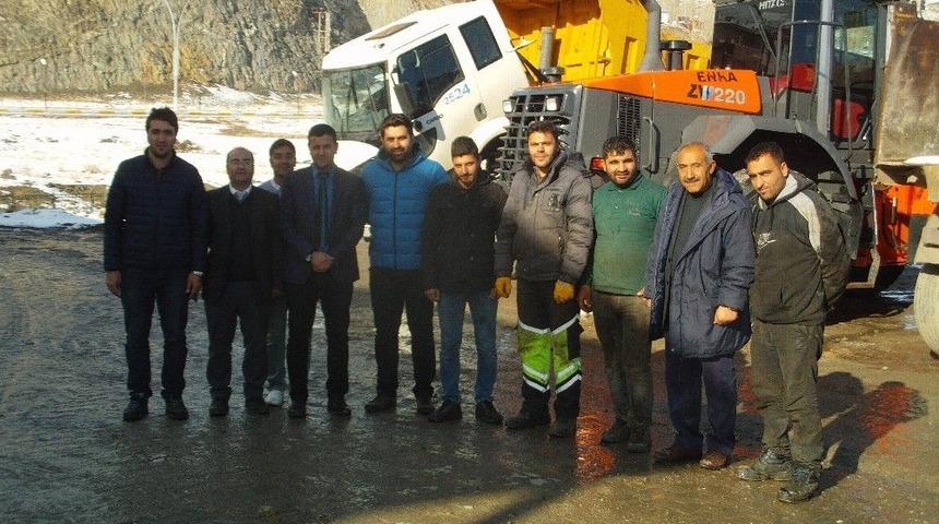 &Ouml;zalp Belediyesinden Kar Temizleme &Ccedil;alışması