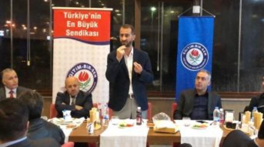 Eğitim Bir Sen Şube Başkanı Ciyavul; &ldquo;&ouml;ğretmenin Beklentisi &Ccedil;i&ccedil;ek, &Ccedil;elenk Değil; Kaybettiği İtibarının İadesidir"
