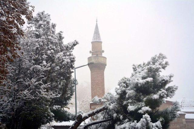 Zile, Beyaz &Ouml;rt&uuml; İle Kaplandı 1