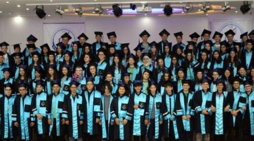 Kardelen Kolejinde Mezuniyet Sevinci