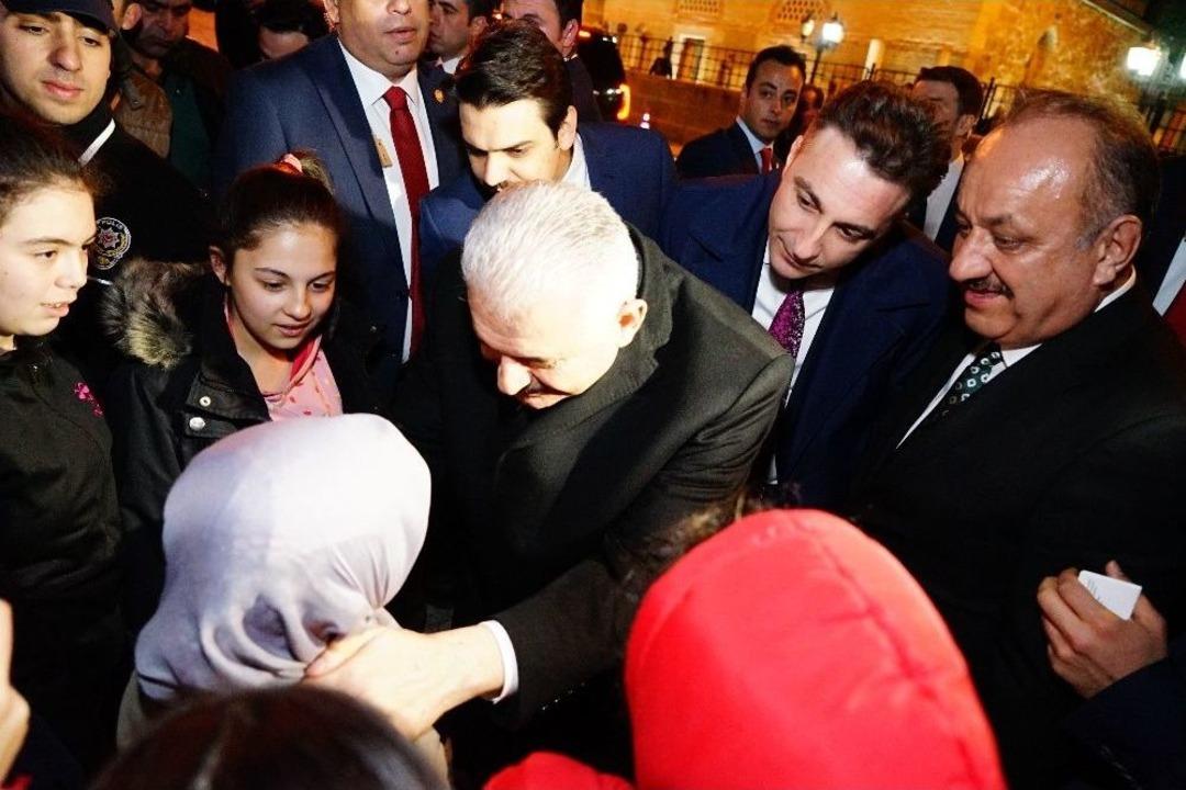 Minik Hayranı, Başbakandan Cumhurbaşkanına Selam G&ouml;nderdi