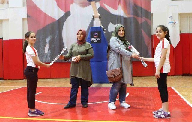 Filenin Sultanları Anneleriyle Voleybol Oynadı