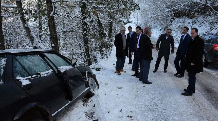 Kaymakam Ve Başkan Kaza Yapan S&uuml;r&uuml;c&uuml;y&uuml; Teselli Etti