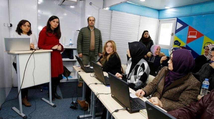 Türk Telekom’dan Küçükçekmeceli Kadınlara Teknoloji Eğitimi