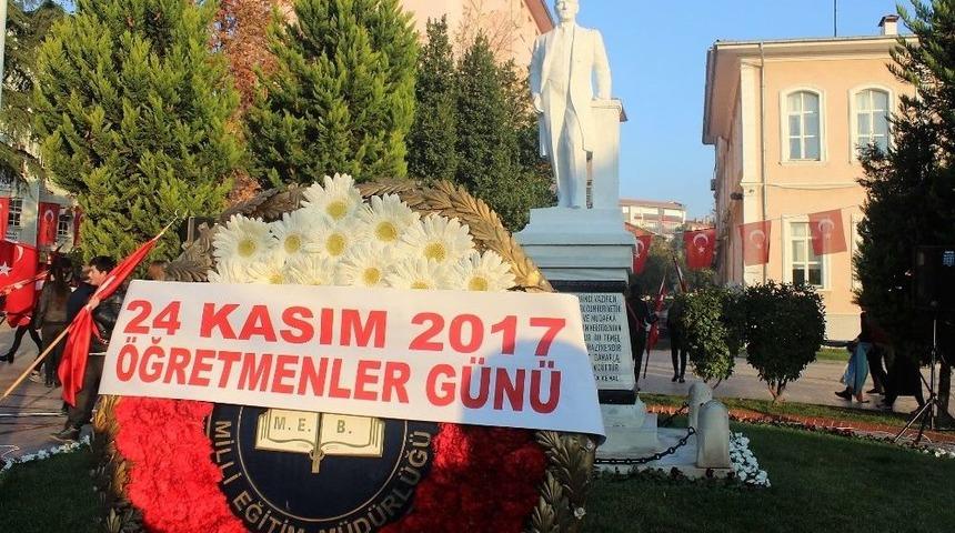 24 Kasım &Ouml;ğretmenler G&uuml;n&uuml; T&ouml;renle Kutlandı