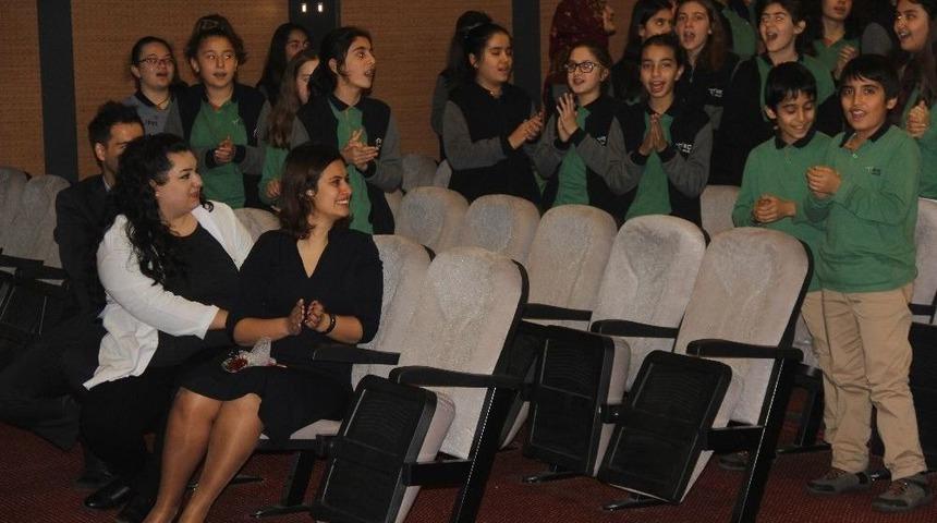 Ortaokul &Ouml;ğrencilerinden &Ouml;ğretmenlerine Duygulandıran S&uuml;rpriz