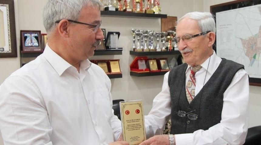 Gaziler Ve Şehit Ailelerinden Başkan Yaralı&rsquo;ya Plaket