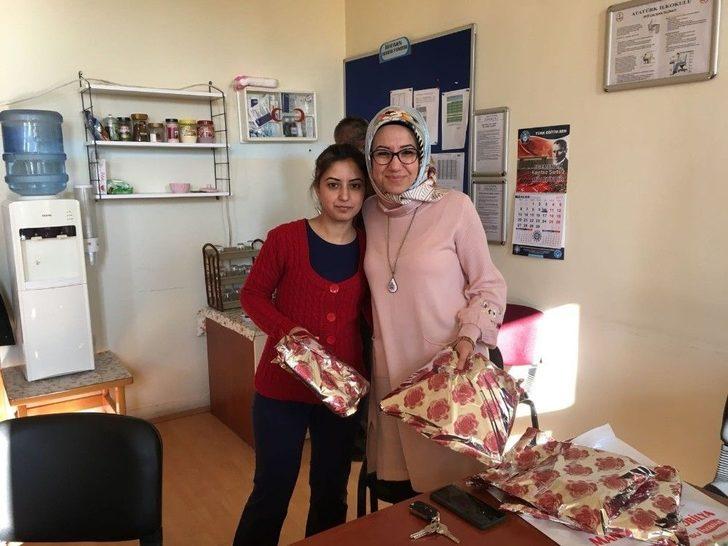 Okul İdaresinden Öğretmenlere ‘öğretmenler Günü’ Hediyesi G1