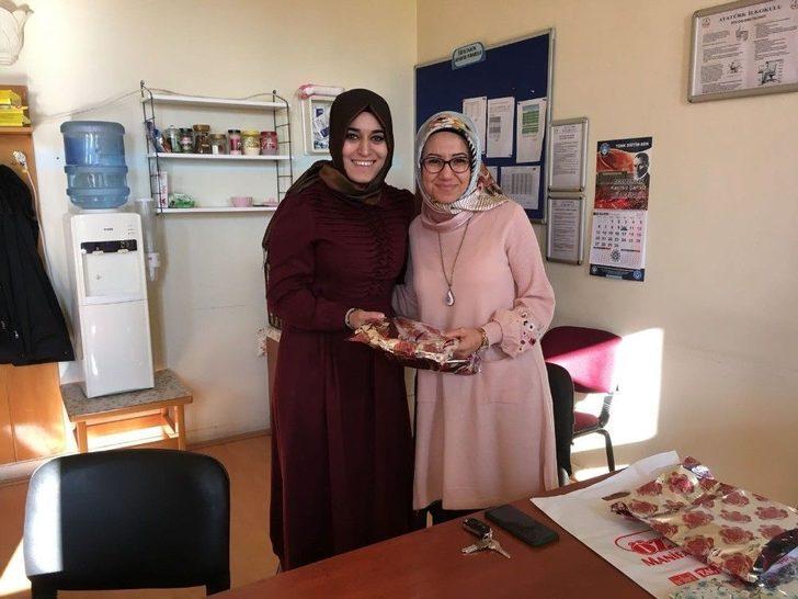 Okul İdaresinden Öğretmenlere ‘öğretmenler Günü’ Hediyesi G3