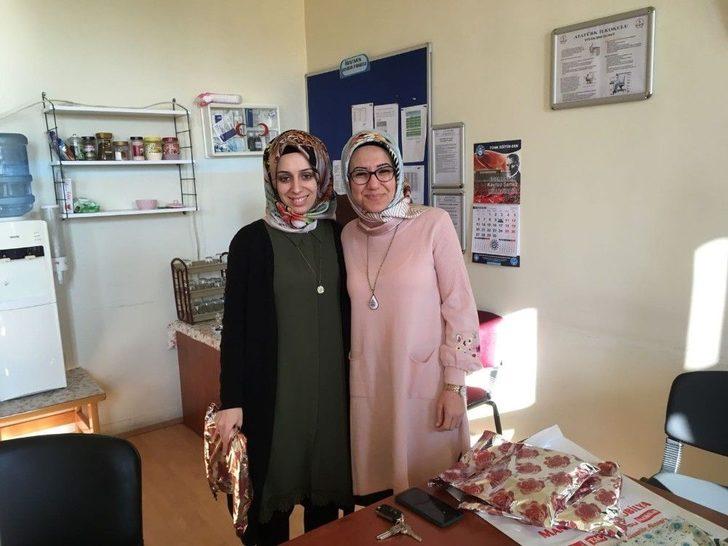 Okul İdaresinden Öğretmenlere ‘öğretmenler Günü’ Hediyesi G4