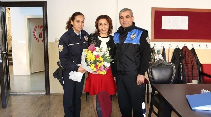 Polisler, Şehit Eşi Öğretmeni Unutmadı