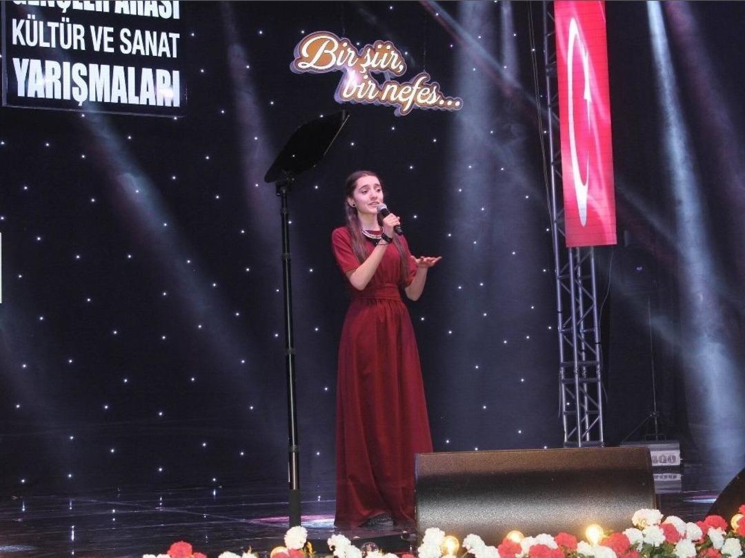 Şiir Okuma Yarışması B&ouml;lge Finalleri Yapıldı