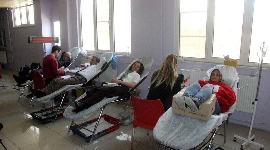 &Ouml;ğretmenler Kan Bağışında Bulundu