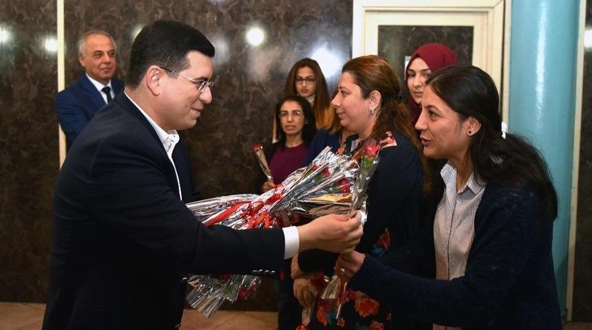 T&uuml;t&uuml;nc&uuml;, &Ouml;ğretmenlerle Buluştu