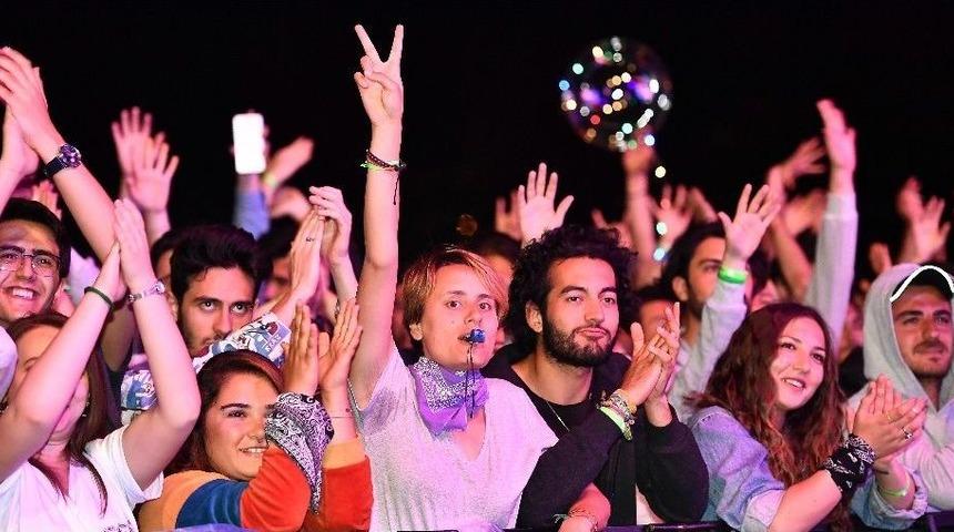 Bin 500 Gen&ccedil;, İzmir Gen&ccedil;lik Festivali&rsquo;nde Buluştu