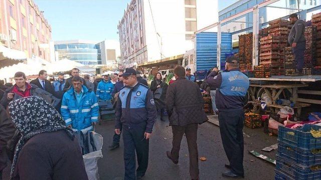 Çevre Kirliliğinin Önüne Geçmek İçin Pazar Esnafına Çöp Poşeti Dağıtıldı