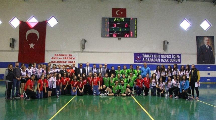 Okul Sporları Gen&ccedil; Bayanlar Hentbol İl Birinciliği M&uuml;sabakaları Sona Erdi