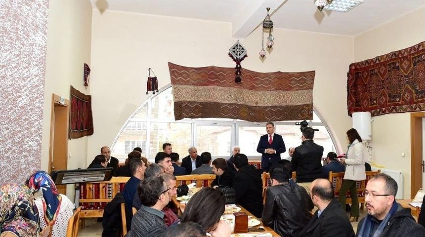 Başkan &Ccedil;akır &Ouml;ğretmenlerle Bir Araya Geldi