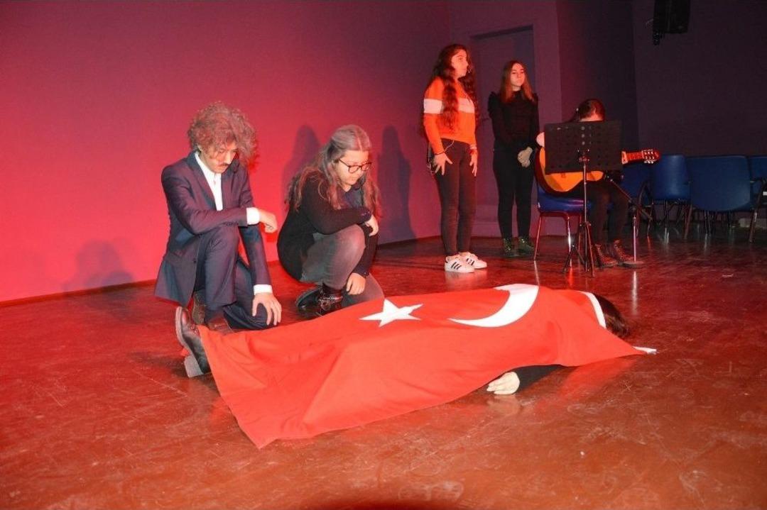 Şehit Ayb&uuml;ke &Ouml;ğretmen&rsquo;in Hikayesi Ağlattı