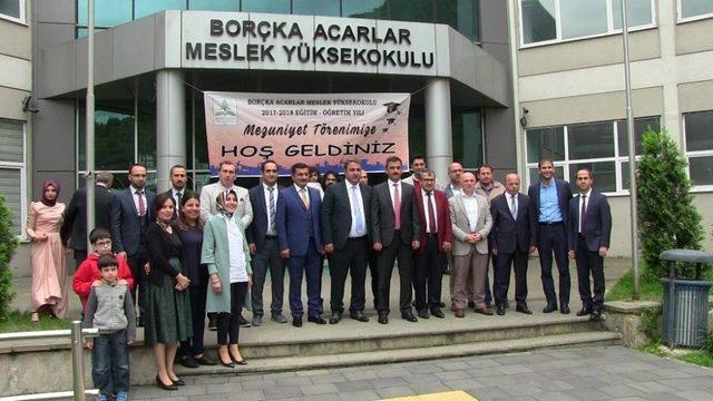 Borçka Acarlar Meslek Yüksekokulunda Mezuniyet Sevinci