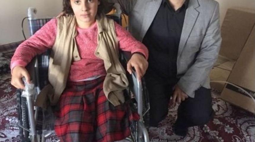 M&uuml;ft&uuml;l&uuml;kten Engellilere Tekerlekli Sandalye Desteği