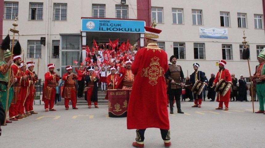 Niğde’de Selçuk İlkokulu’nda Mehteran Coşkusu