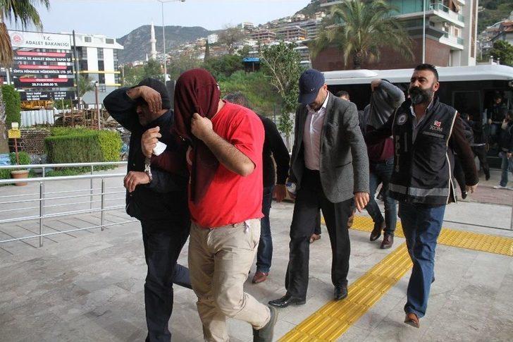 Alanya’da 17 Tefeci Şüphelisi Adliyede G3