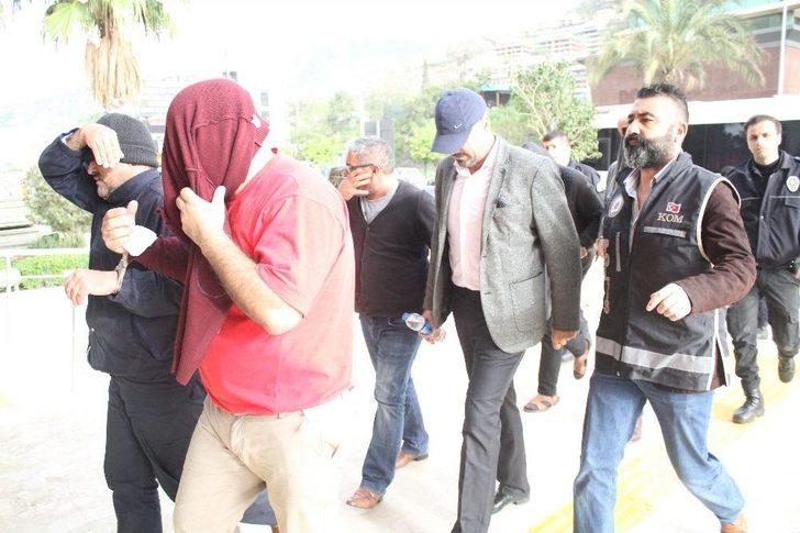 Alanya’da 17 Tefeci Şüphelisi Adliyede G4